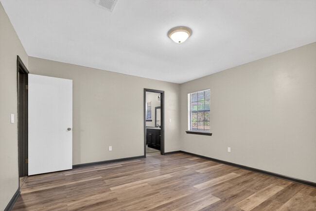 Building Photo - 314 Nottingham Way