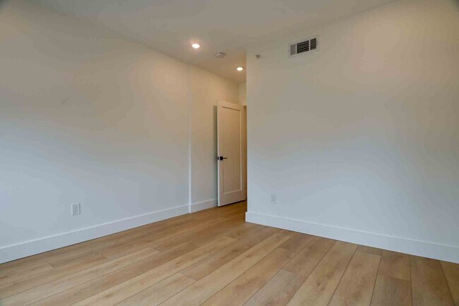 Building Photo - 2639 4th St NE