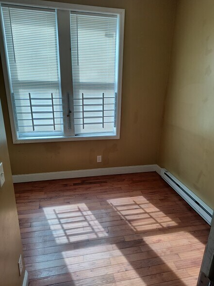 Building Photo - 1841 W Huntingdon St