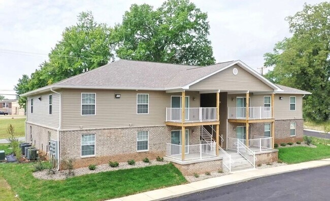 Building Photo - 3301 Silverthorn Ln