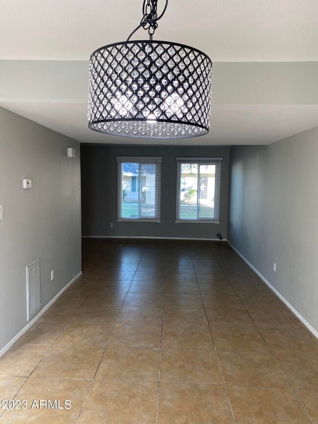 Building Photo - 6617 S Granada Dr