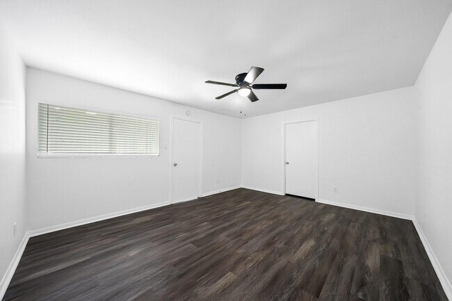 Building Photo - 2908 Camelot Ln