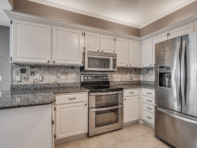 Building Photo - Immaculate Edmond Home with New Carpet and Storm Shelter!