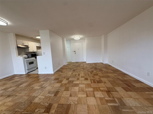 Building Photo - 16 Lake St