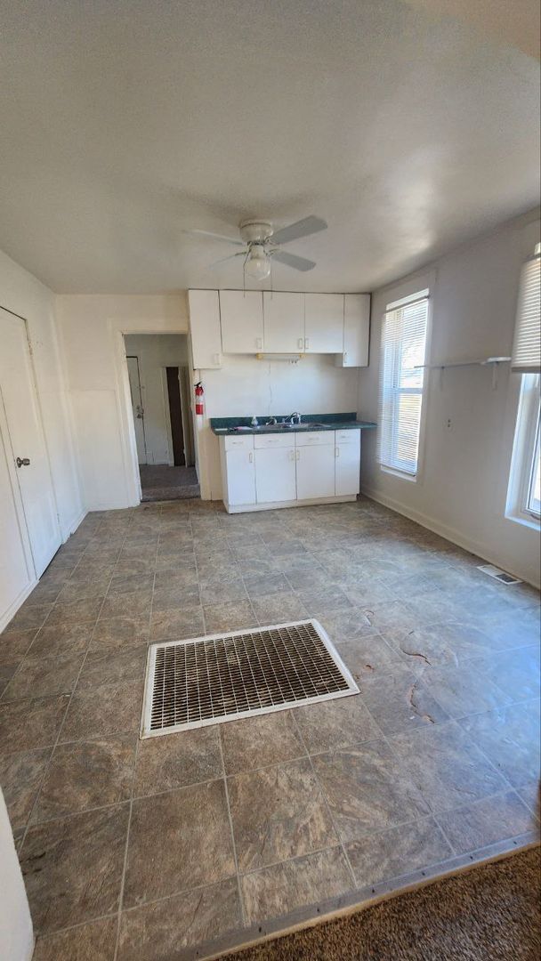 Building Photo - 3 bedroom 2 bathroom single family home | section 8 and EDEN welcomed
