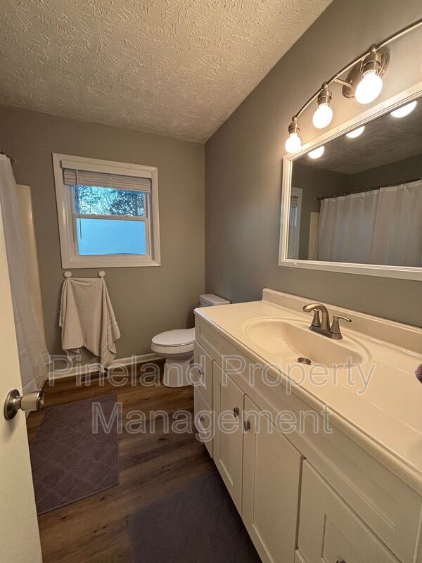 Building Photo - 2012 Lakemeadow Dr