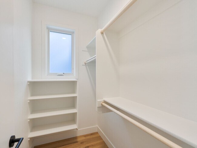 Building Photo - 3bed/2.5 Bath Duplex Unit New Construction...