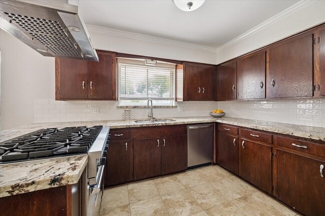 Building Photo - 9777 Larston St