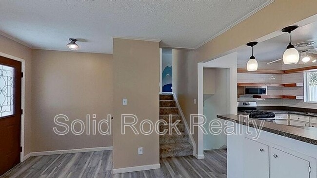 Building Photo - 4018 Goldenrod Dr