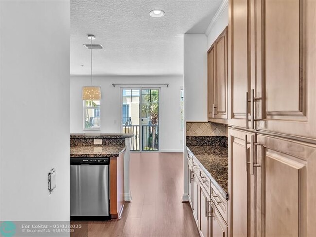 Building Photo - 563 NW 35th Pl
