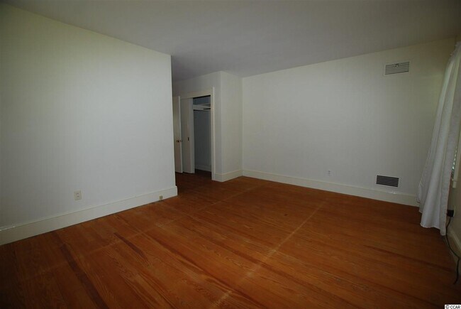 Building Photo - 402 50th Ave N