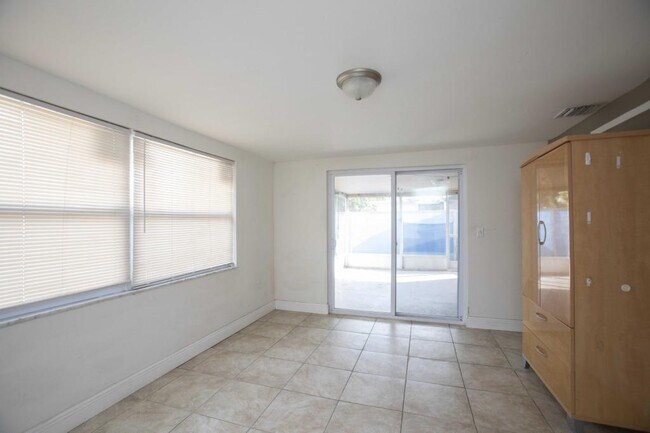 Building Photo - 11214 Linden Ln