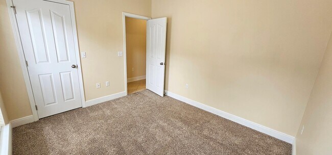 Building Photo - 181 Water Oaks Loop