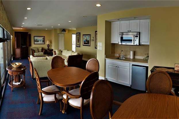Building Photo - 1500 Park Beach Cir
