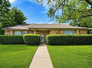 Building Photo - 2821 Carnaby Ln