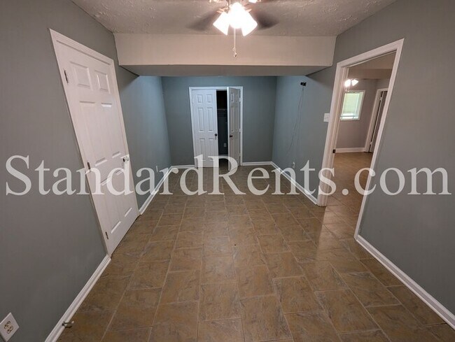 Building Photo - 4650 Aberdeen Ln