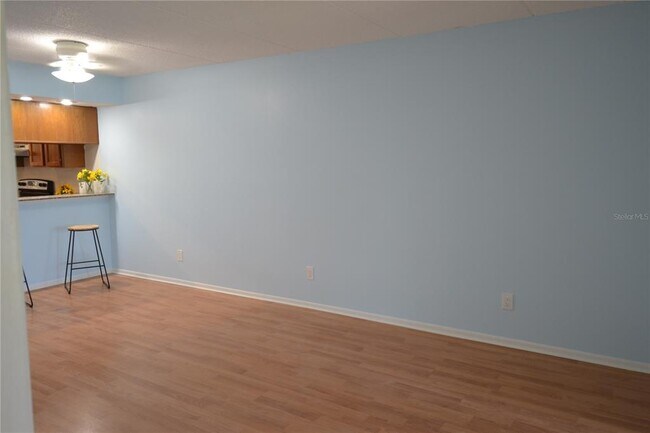 Building Photo - 209 Woodlake Wynde