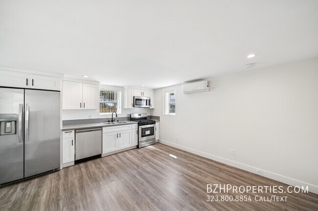 Building Photo - 1267 Vin Scully Ave