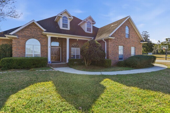 Building Photo - Ivy Park Brick Home 4 bedroom 3 1/2 baths