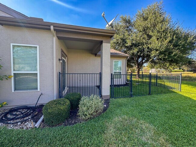Building Photo - 100 Sunbird Ct
