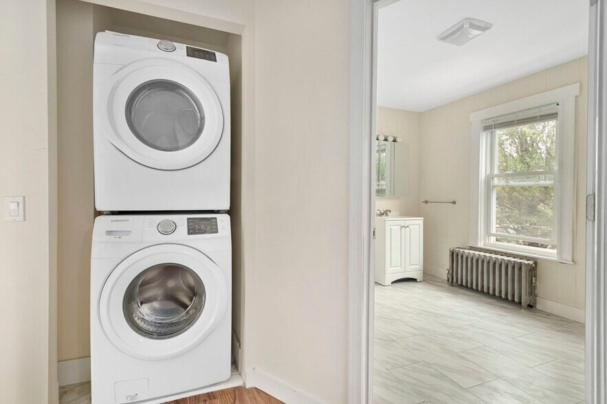 Building Photo - 86 Elm St