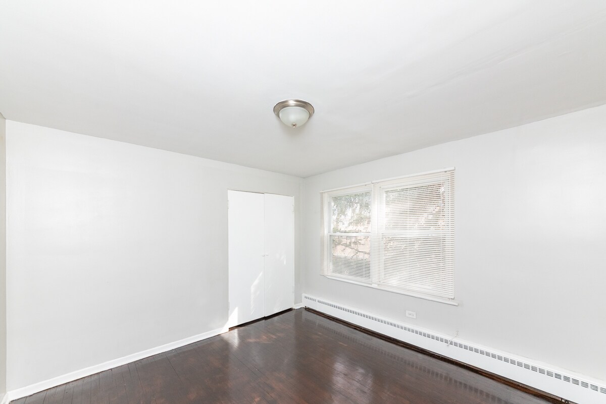 Building Photo - 3058 N Kostner Ave