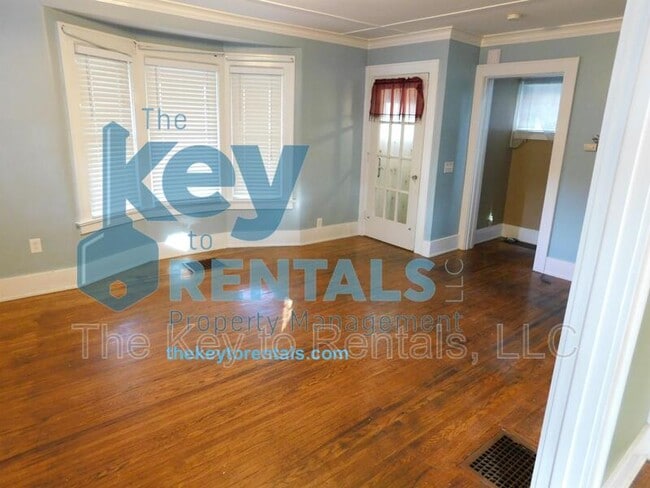 Building Photo - 125 W High Terrace