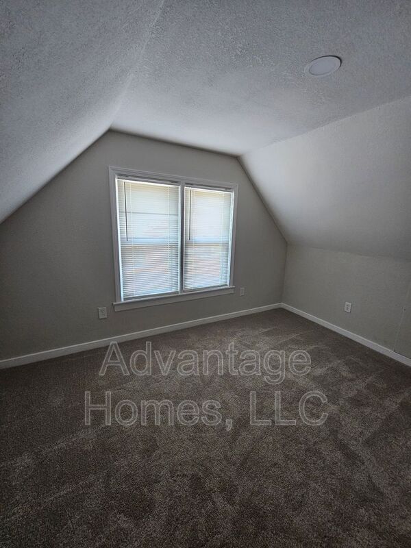 Building Photo - 4619 Bell St