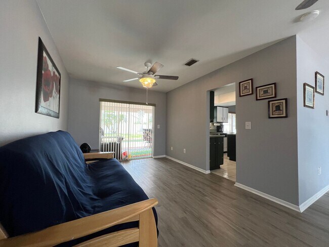 Building Photo - FURNISHED SHORT TERM SEASONAL RENTAL - 2 Bed / 2 Bath - Single Family, Pool Home (Heated) - $3,30...