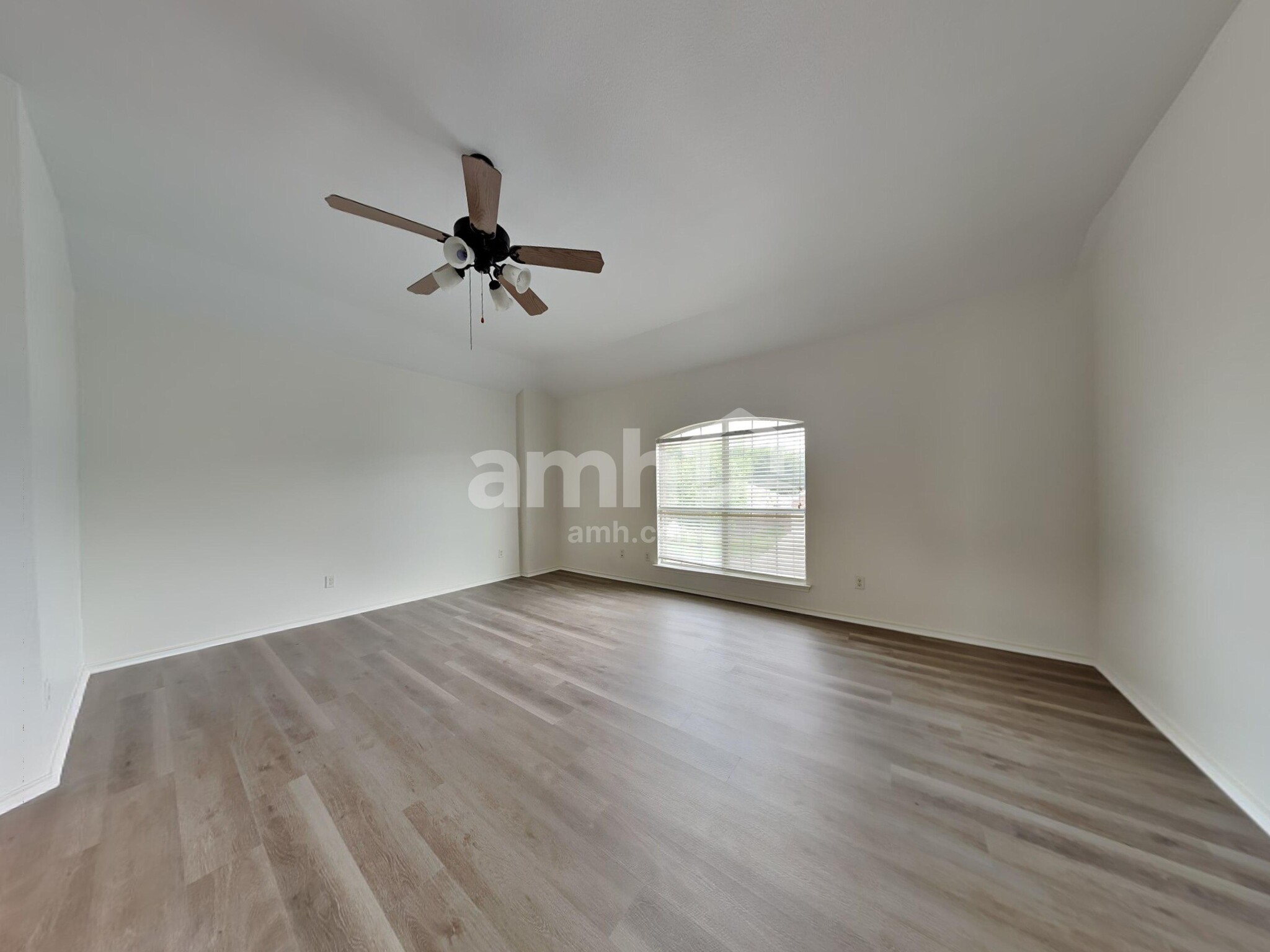 Building Photo - 4825 Summer Oaks Ln