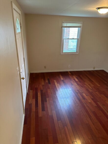 Building Photo - 103 Eads St