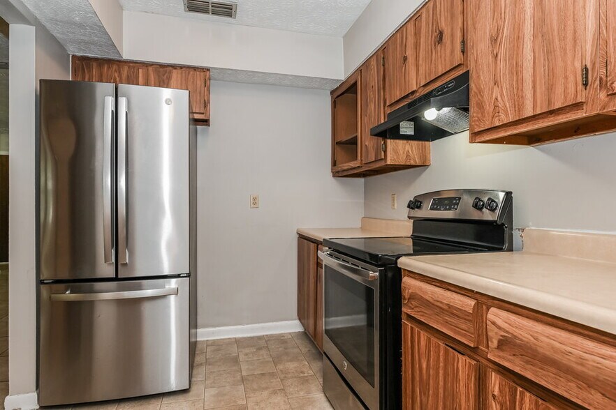 Building Photo - 7279 Sharbeth Dr S
