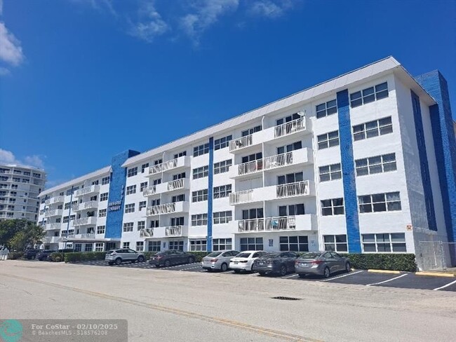 Building Photo - 550 Bayshore Dr