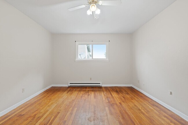 Building Photo - ADORABLE 2 BEDROOM APARTMENT FOR RENT in NORFOLK