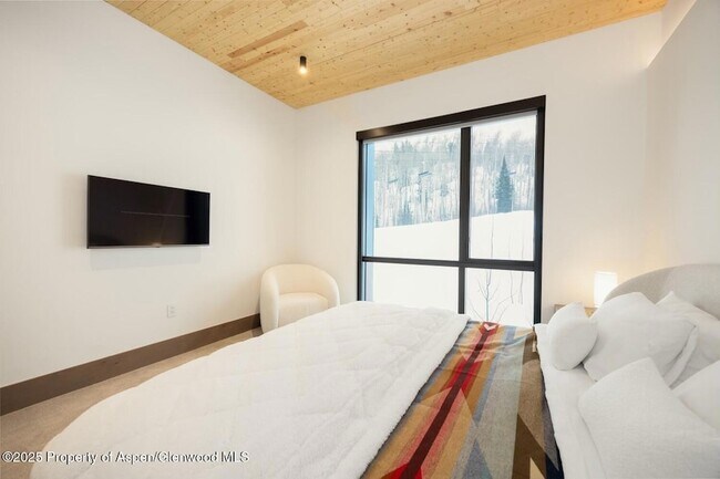 Building Photo - 180 Wood Rd