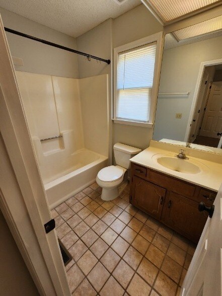 Building Photo - 7875 Saundersville Rd