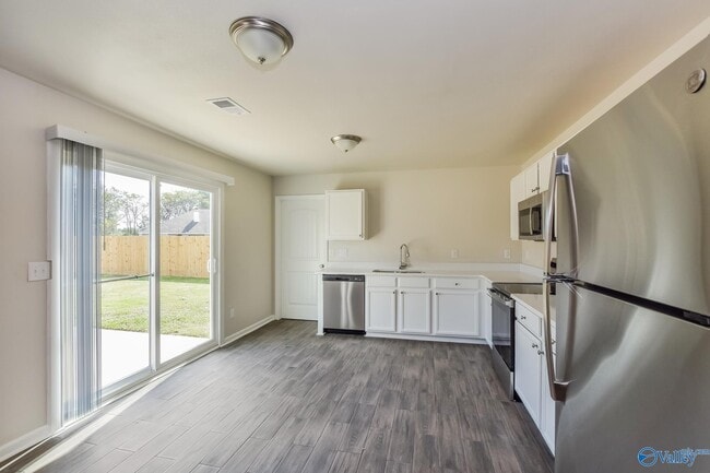 Building Photo - 123 Fire Fly Ln