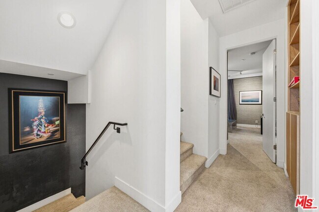 Building Photo - 5911 Saturn St