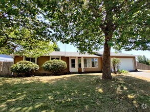 Building Photo - 3 BD Rambler Close to JBLM