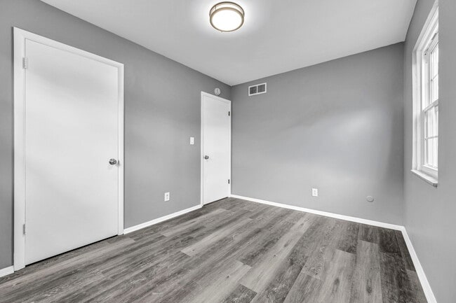 Building Photo - 231 Randel Ave