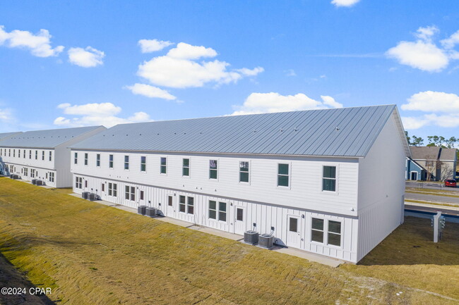 Building Photo - 6997 Patronis Dr