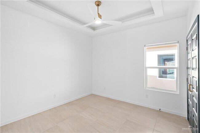 Building Photo - 16 West Dr