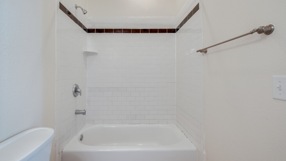 Master Bath Shower - 536 E Gwinnett St