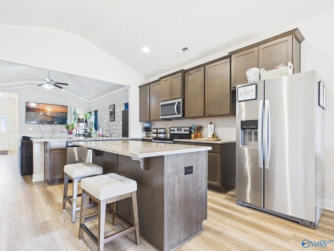 Building Photo - 8207 NW Stone Mill Dr