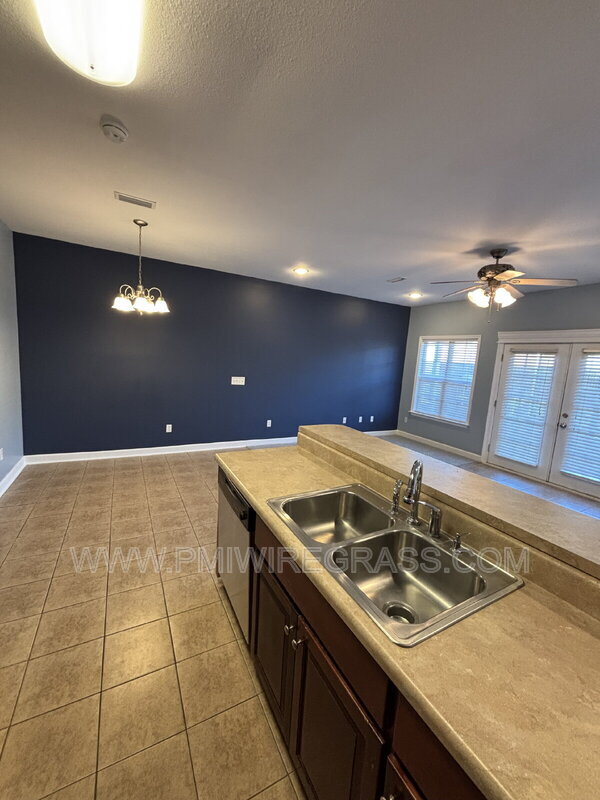 Building Photo - 108 Peregrine Way