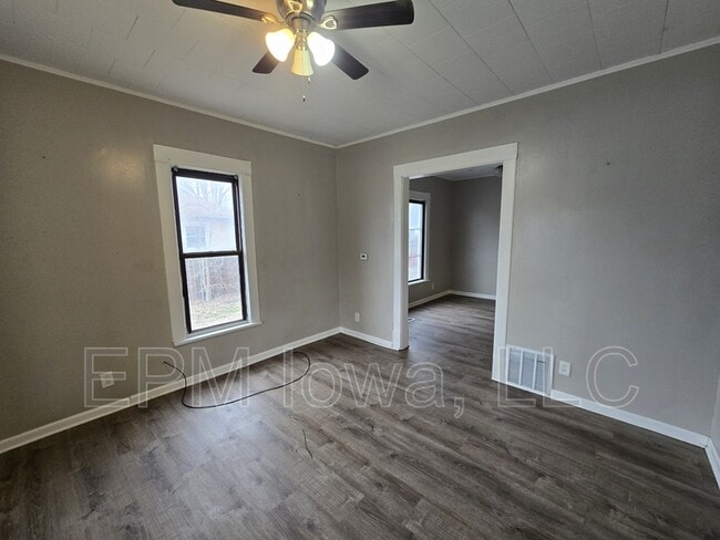 Building Photo - 214 Edwards St