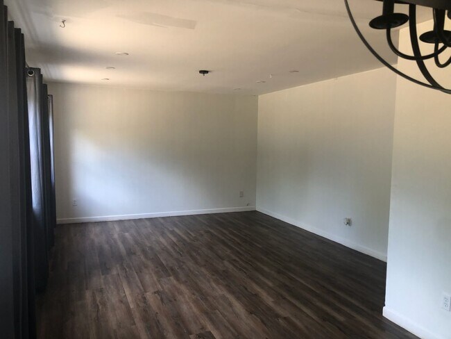 Building Photo - Cute 3 Bedroom House in Longview ISD