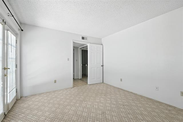 Building Photo - 640 Bellaire Dr