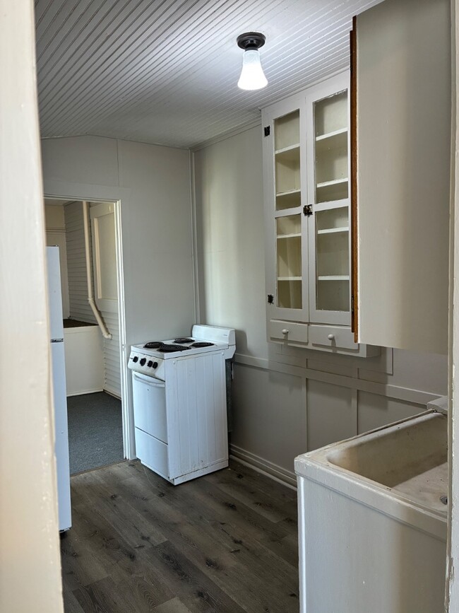 Building Photo - 1311 Hansen Ave