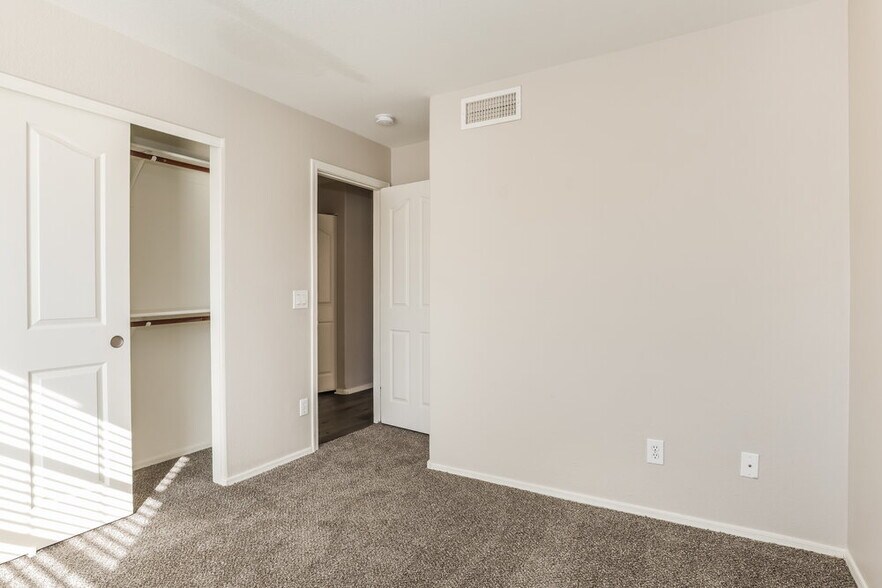 Building Photo - 12218 W Cambridge Ave